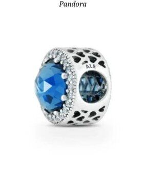 Pandora sparkling dark blue charm